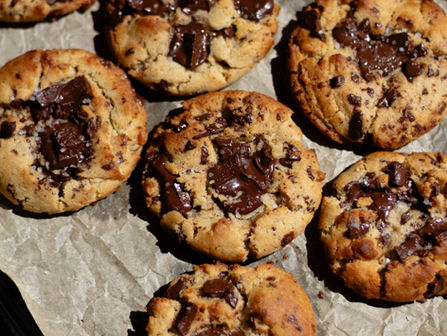 Biscuits miso, tahini et chocolat noir