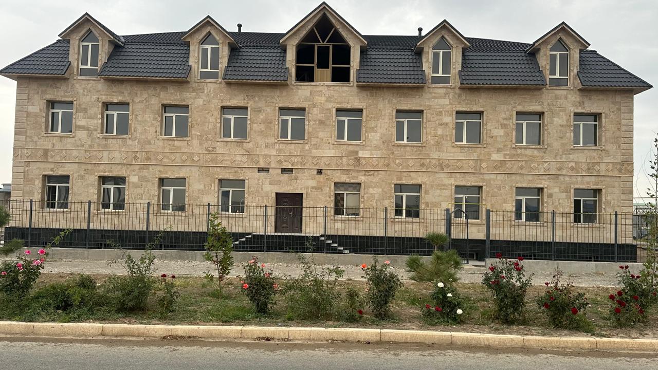 Facade cladding and architectural decor made of travertine 2