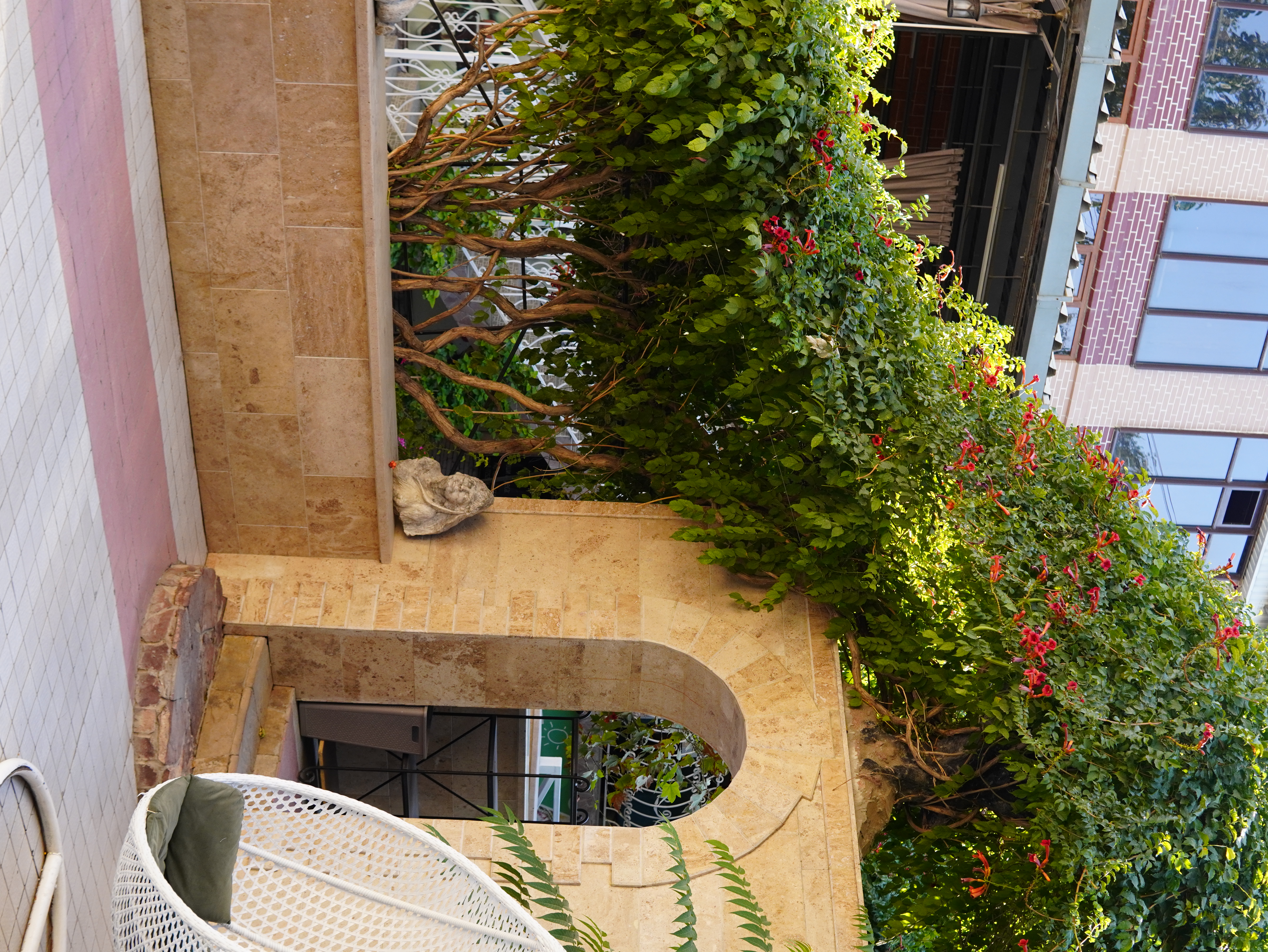 Travertine garden edging and architectural landscaping 2