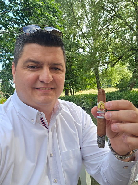 Welcome to Leaf Diaries: A Journey Through the World of Cigars