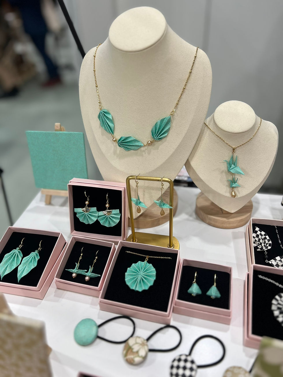 Thumbnail: Origamischmuck Ohrringe Blätter Samehada Türkis Gold mit Preciosa Perlen