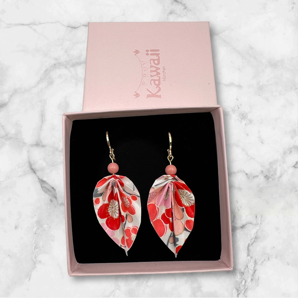 Miniaturbild: Origamischmuck  Ohrringe Blätter Ume Hellrosa mit Preciosa Perl