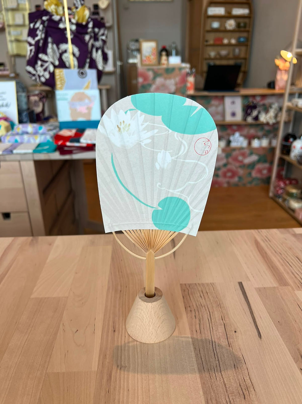 Thumbnail: Holzständer für Mini-Uchiwa-Uchiwa Yuzen-Fächer