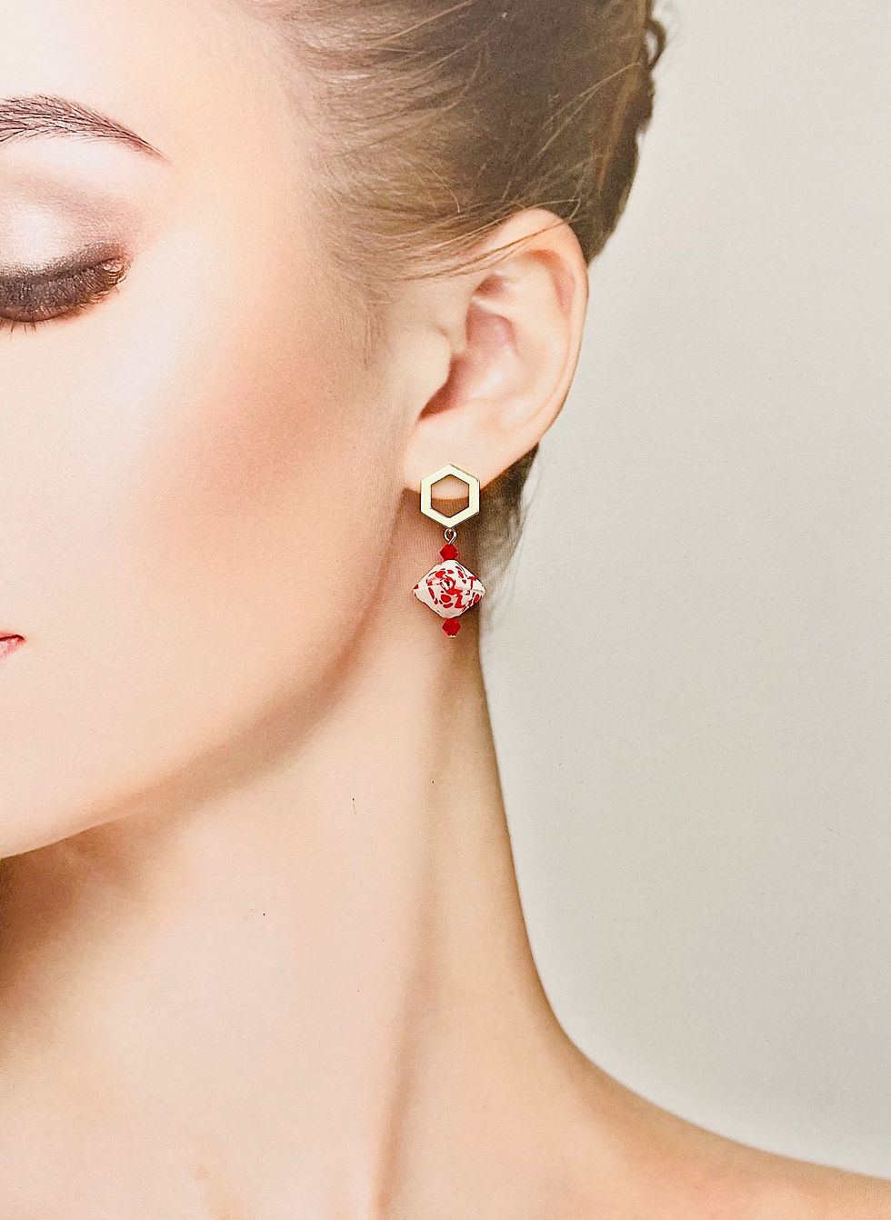 Miniaturbild: Origamischmck Ohrringe Geometrisch Ume mit Swarovski Perlen