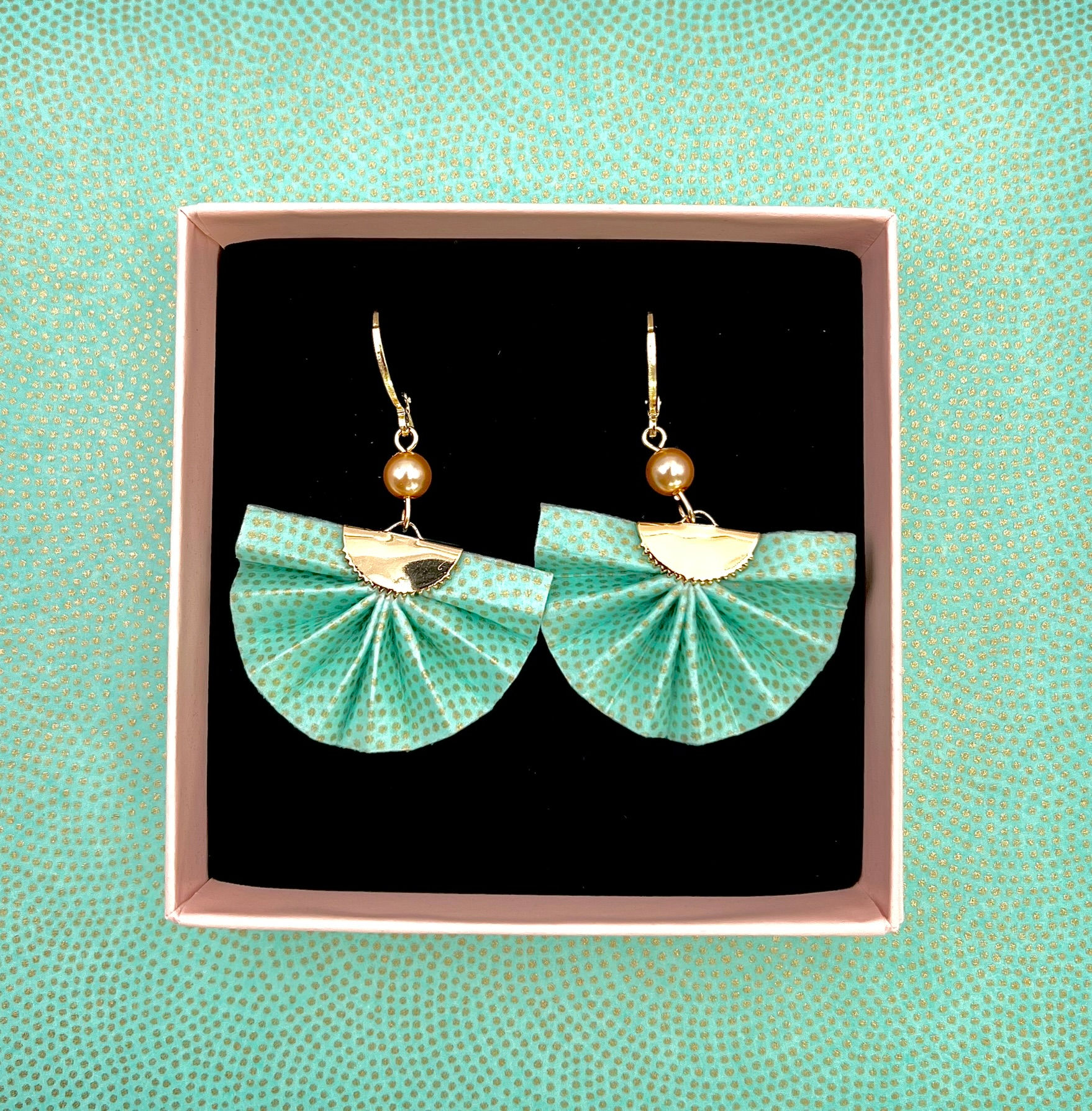 Origamischmuck Sensu Fächer Ohrringe Samehada Türkis Gold mit Preciosa Perlen