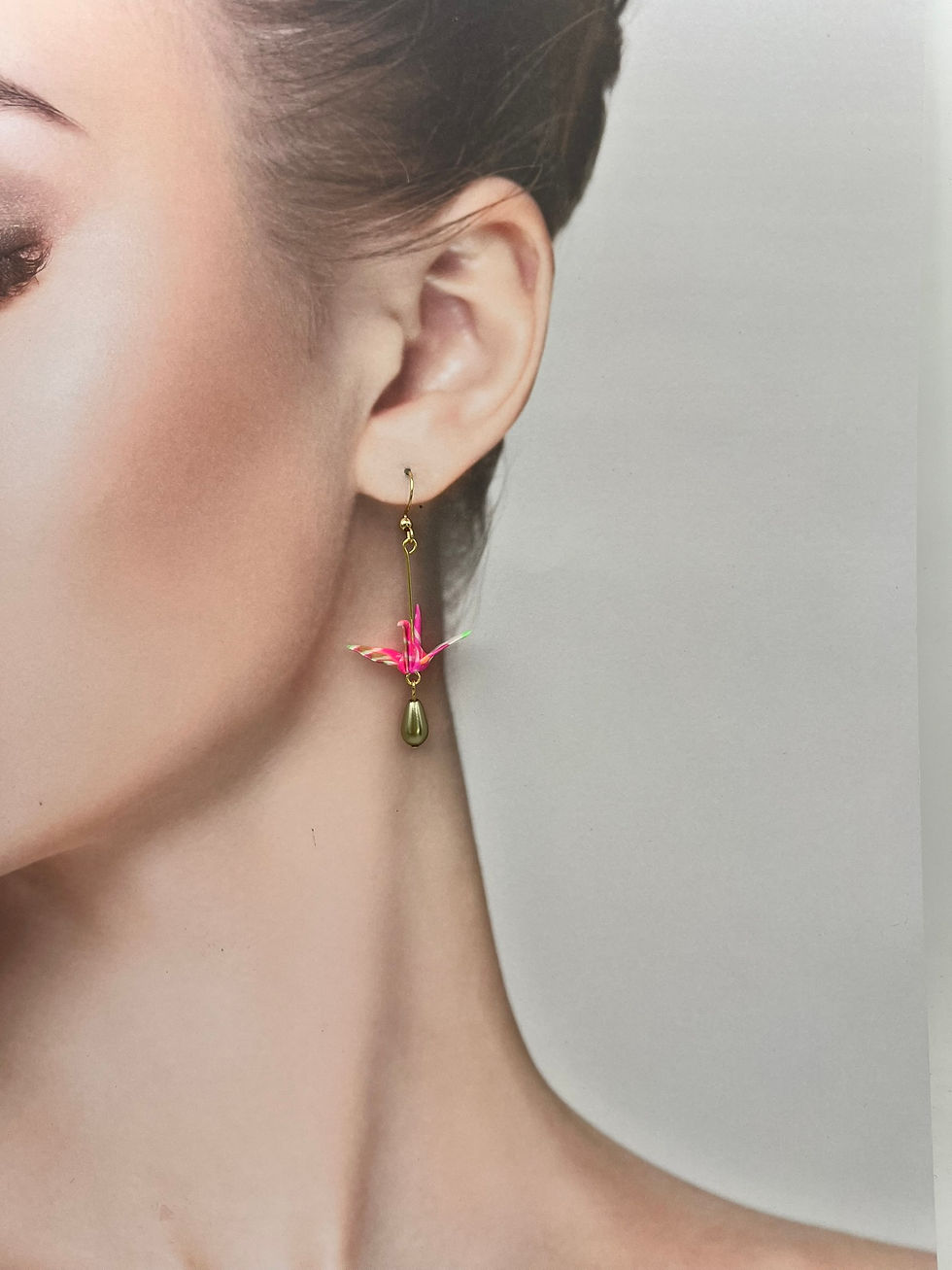 Miniaturbild: Origamischmuck Ohrringe Kranich Tropfen Neon Kiku, handgefaltet aus japanischem Papier, leuchtendes Neonmuster aus Kyoto, fil