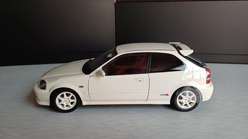 [美品]1/18 Honda CIVIC (EK9) Type R White Ignition Model 1:18 Honda Civic (EK9) Type-R in White