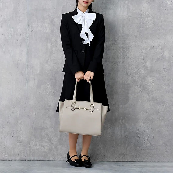 ViVi毛100%３点セットスーツ １９号ジャケット ２１号スカート、スラックス ViVi(ヴィヴィ)】ビエラスティコ ジャケット&フレアスカート 黒無地