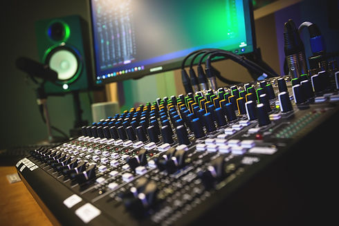 studio-g64f097fe5_1920.jpg