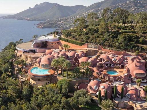 El Palacio de la Burbuja está en venta.