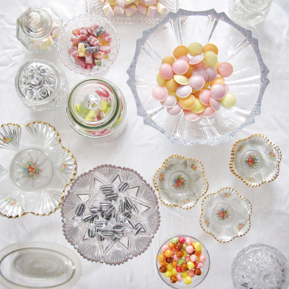VINTAGE GLASS SWEET TABLE