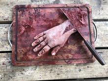 Thumbnail: Cutting Board With Magnetic Fingers