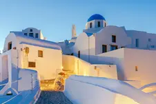 Oia_town_church_night_439877851 (1).webp