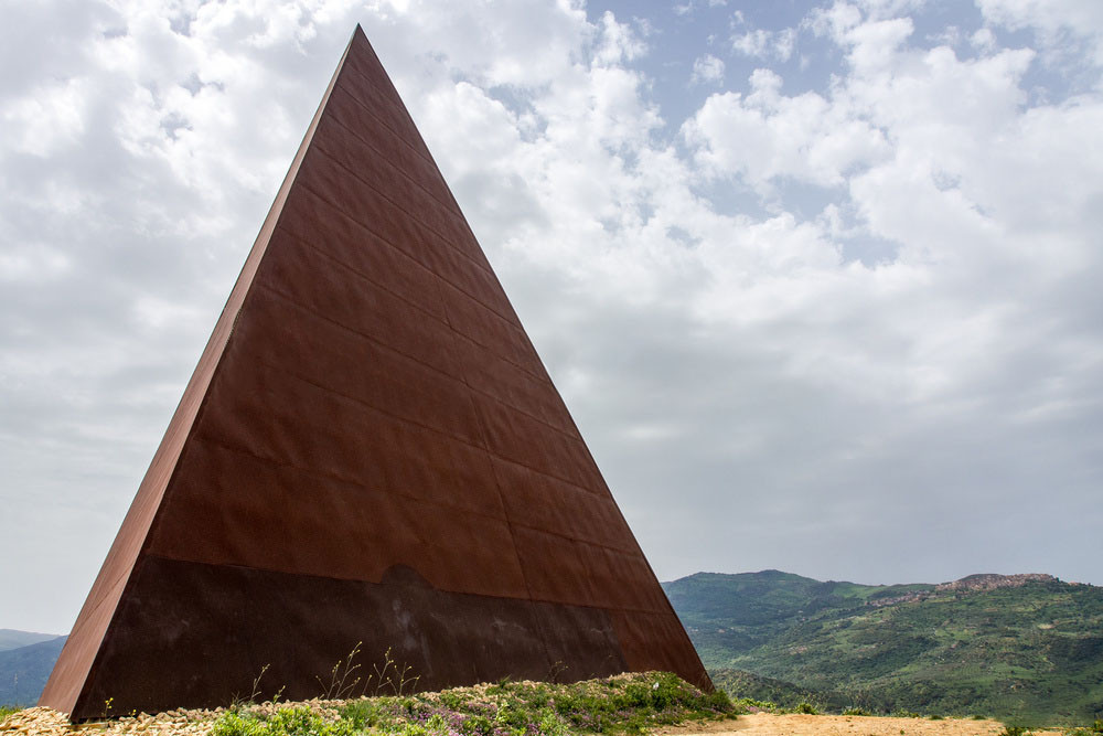 Fiumara d'arte Piramide