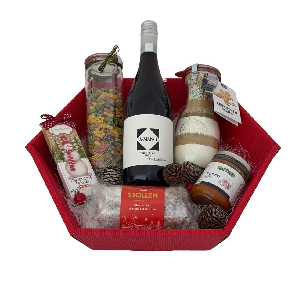 Festlicher Geschenkkorb Festtag mit Rotwein, Backmischung, Weihnachtsnudeln und süßen Leckereien für die Adventszeit