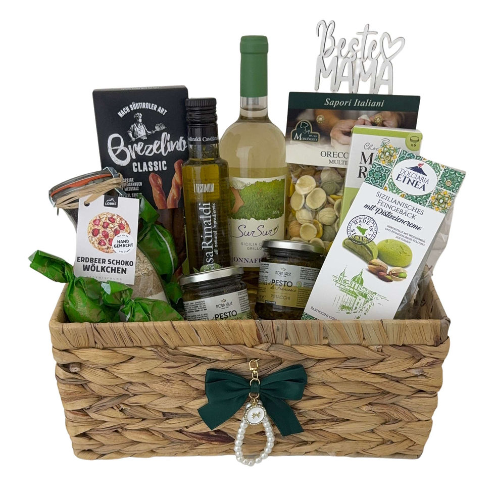 Muttertag Präsentkorb mit sizilianischem Weißwein, Pasta, Pesto, Olivenöl und Pistaziengebäck in grüner Natur-Optik.