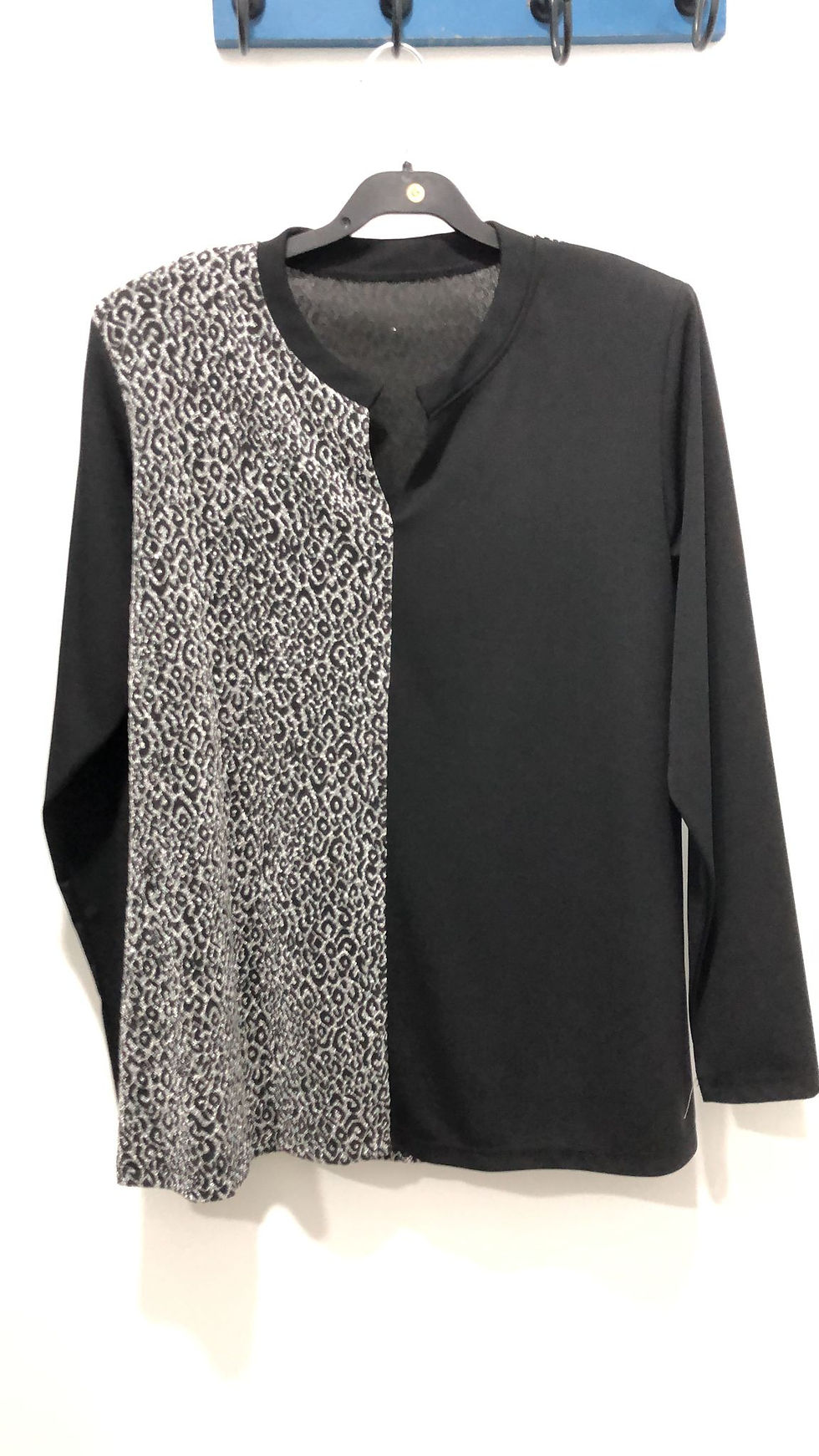 Miniaturbild: Glitzer-T-Shirt mit Outlet-Print 
