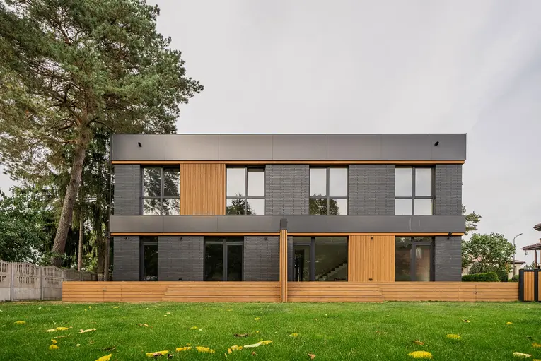 Front elevation of a modern house featuring Manganese Imperial size thin brick installed in a clean horizontal pattern.
