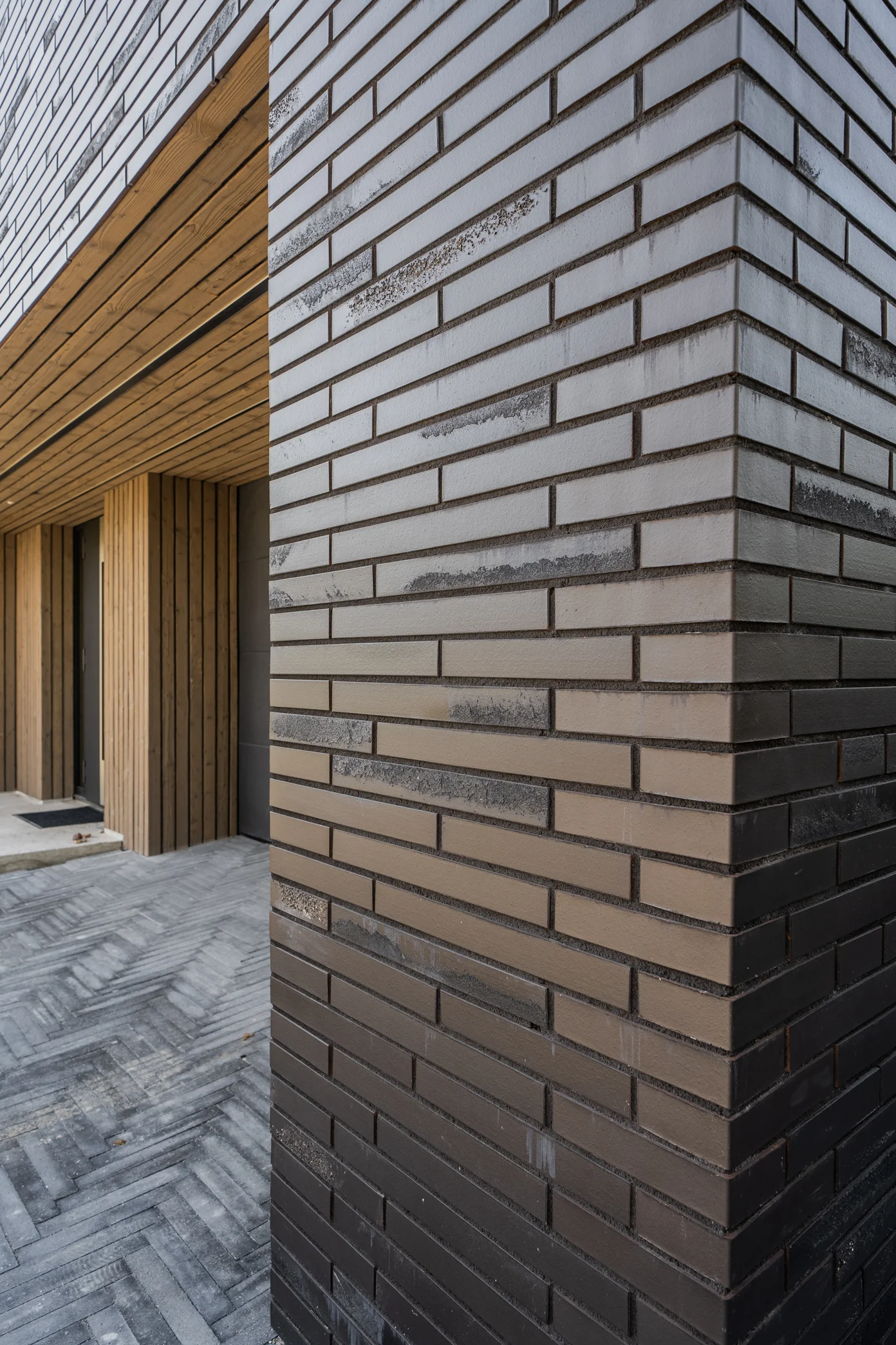 Imperial-size brick strengthens the home's horizontal design.