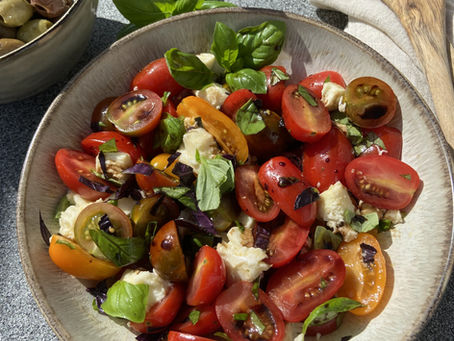 Tomatsalat med mozzarella og balsamicoglace eller pesto