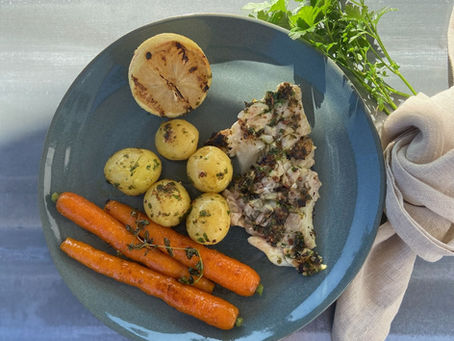 Grillet rødfisk med gremolata, timian ristede gulerødder og citronsauce