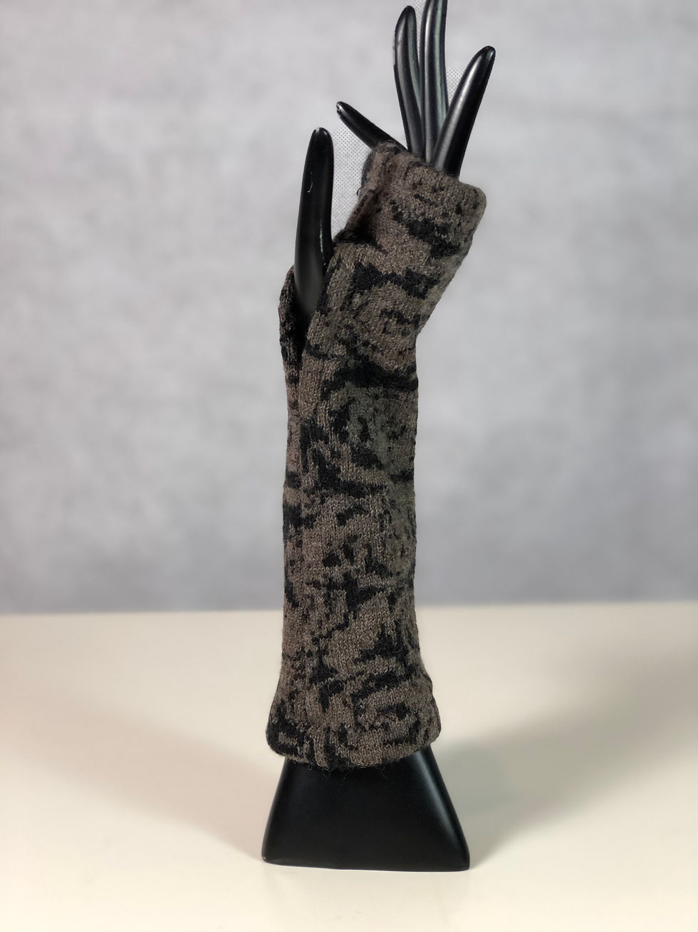 Miniaturbild: Armstulpen aus Merinowolle mit Daumenloch
