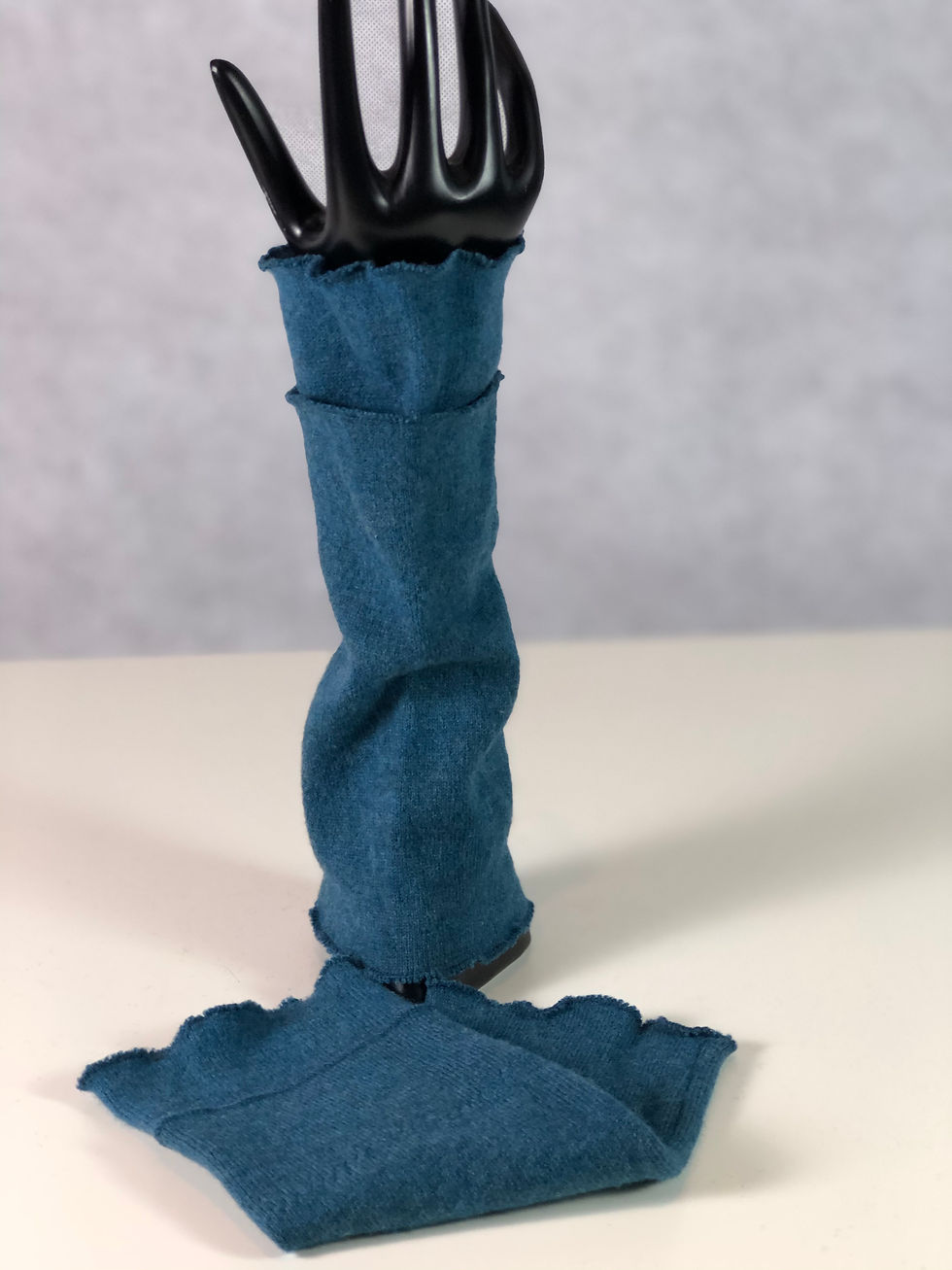 Miniaturbild: Armstulpen aus feiner Merinowolle mit "verstecktem" Daumenloch