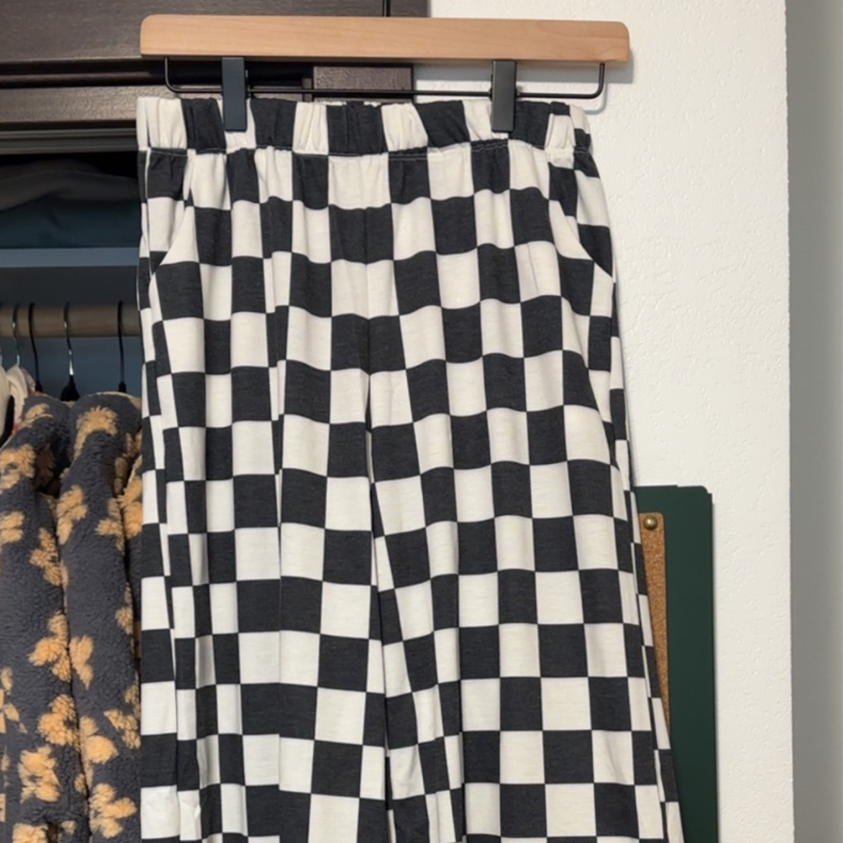 Stretchy checkered pants