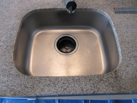 ステンレスシンクの研磨コーティング