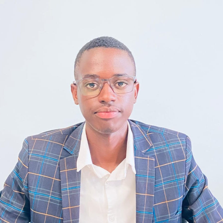 As students prepare to enter the professional world, many carry expectations about what their first job or internship will look like. However, the transition from campus life to the workplace often reveals a very different reality, one that requires adaptability, patience, and growth. 