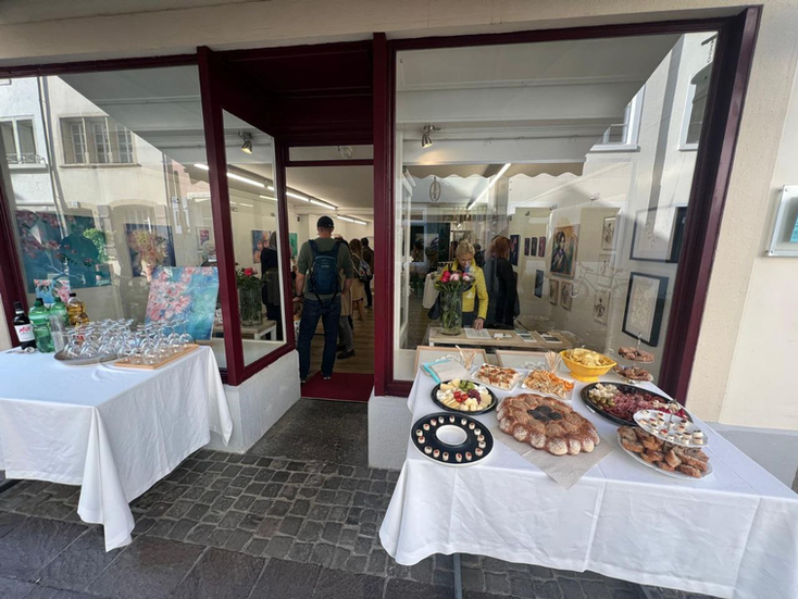 A display of food and drinks at the Gallery of Angomaringo during the exhibition event.
