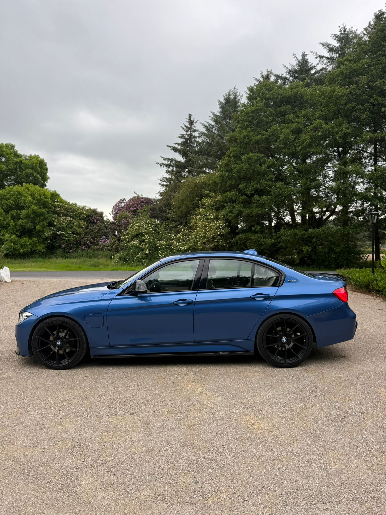 BMW 330e M Sport Auto gallery image 4