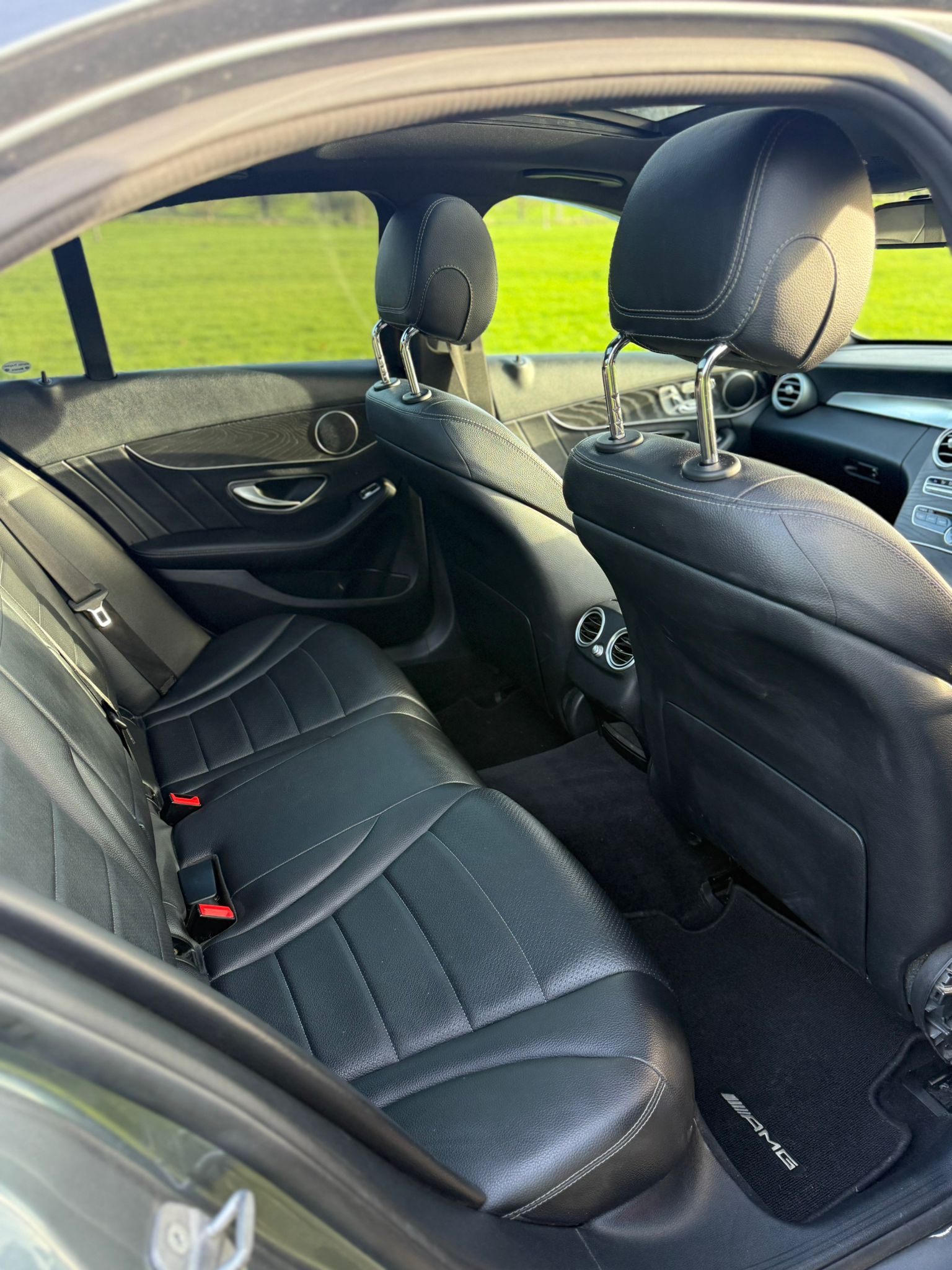 Mercedes-Benz C250 AMG Line Auto gallery image 10