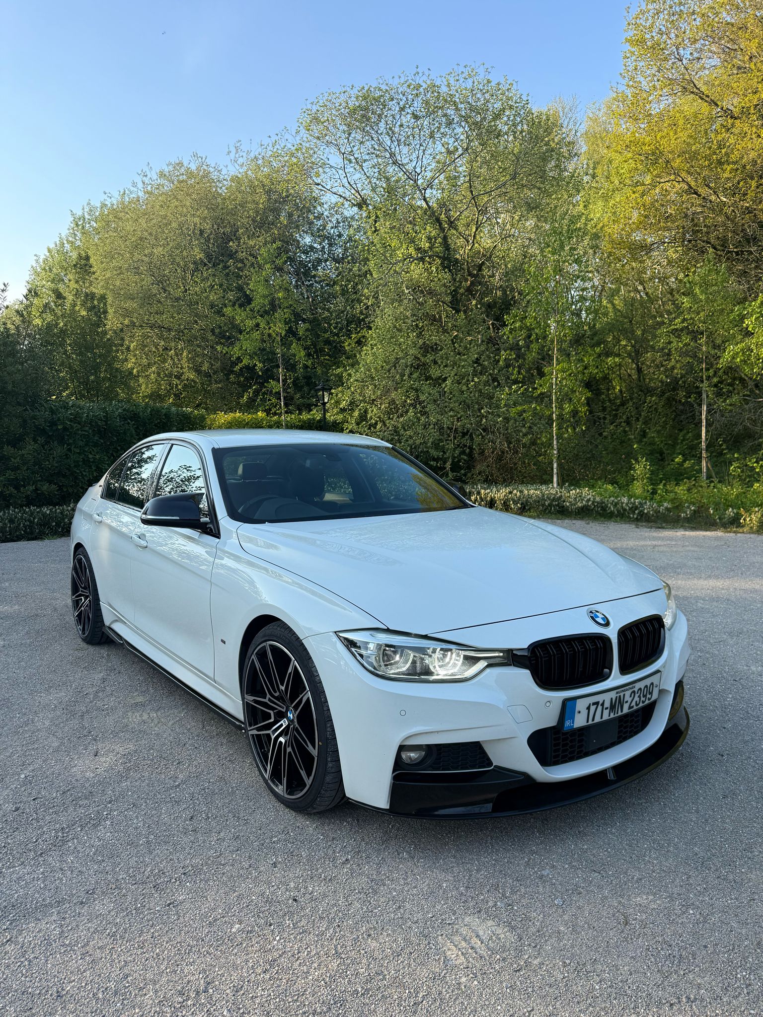 BMW 330e M Sport Auto gallery image 2