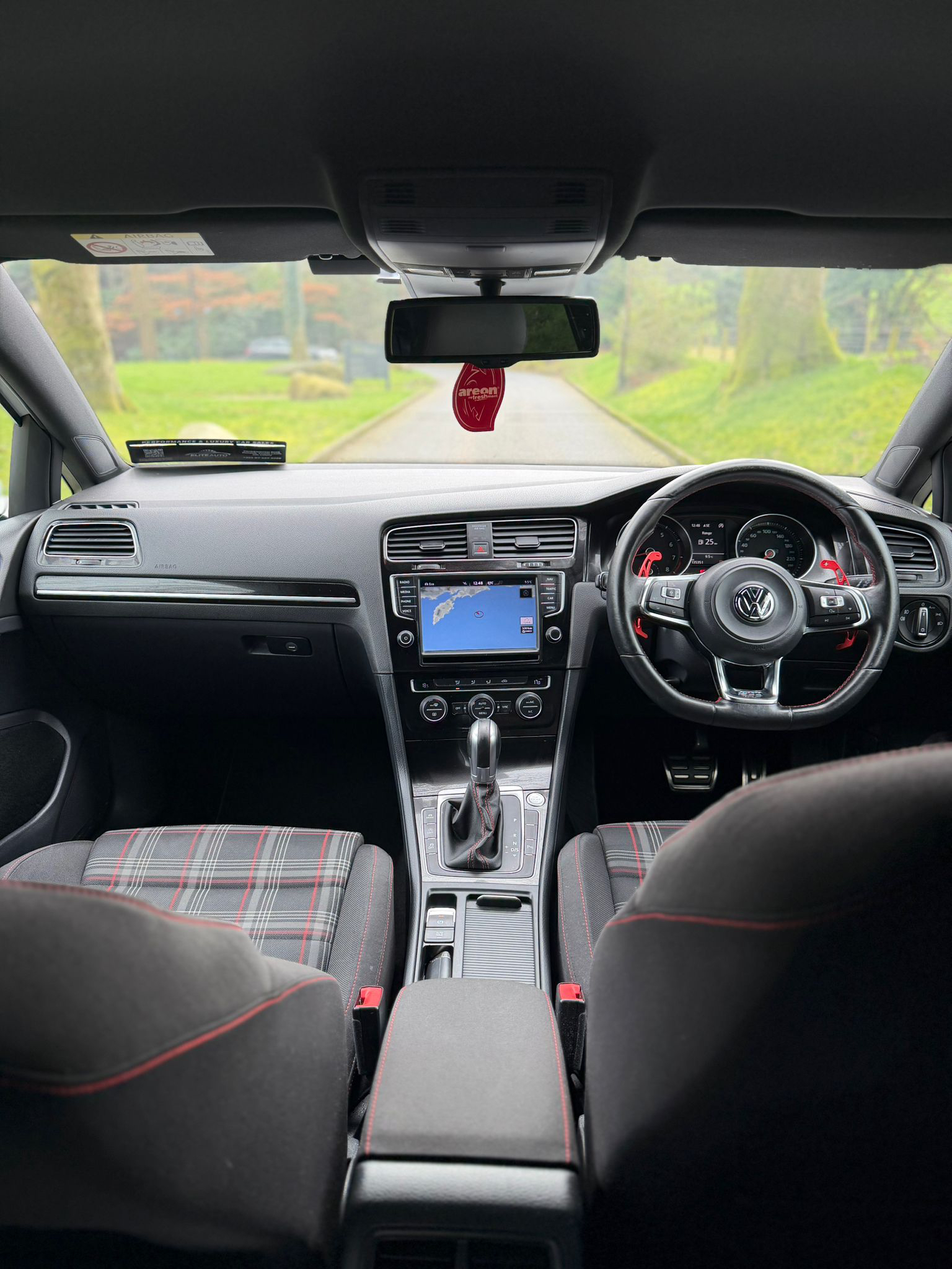 Volkswagen Golf GTI gallery image 10