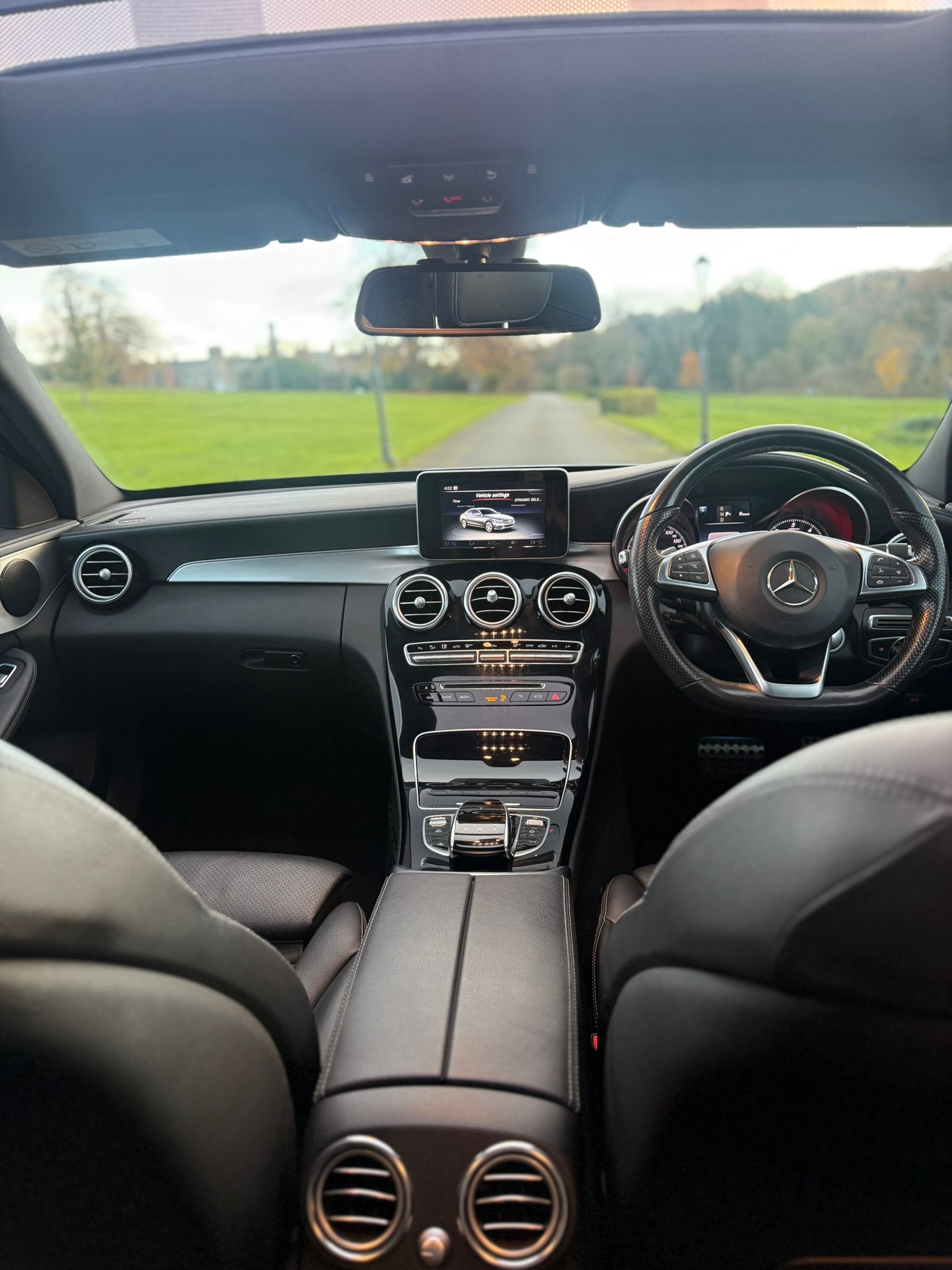 Mercedes-Benz C-Class Auto gallery image 10