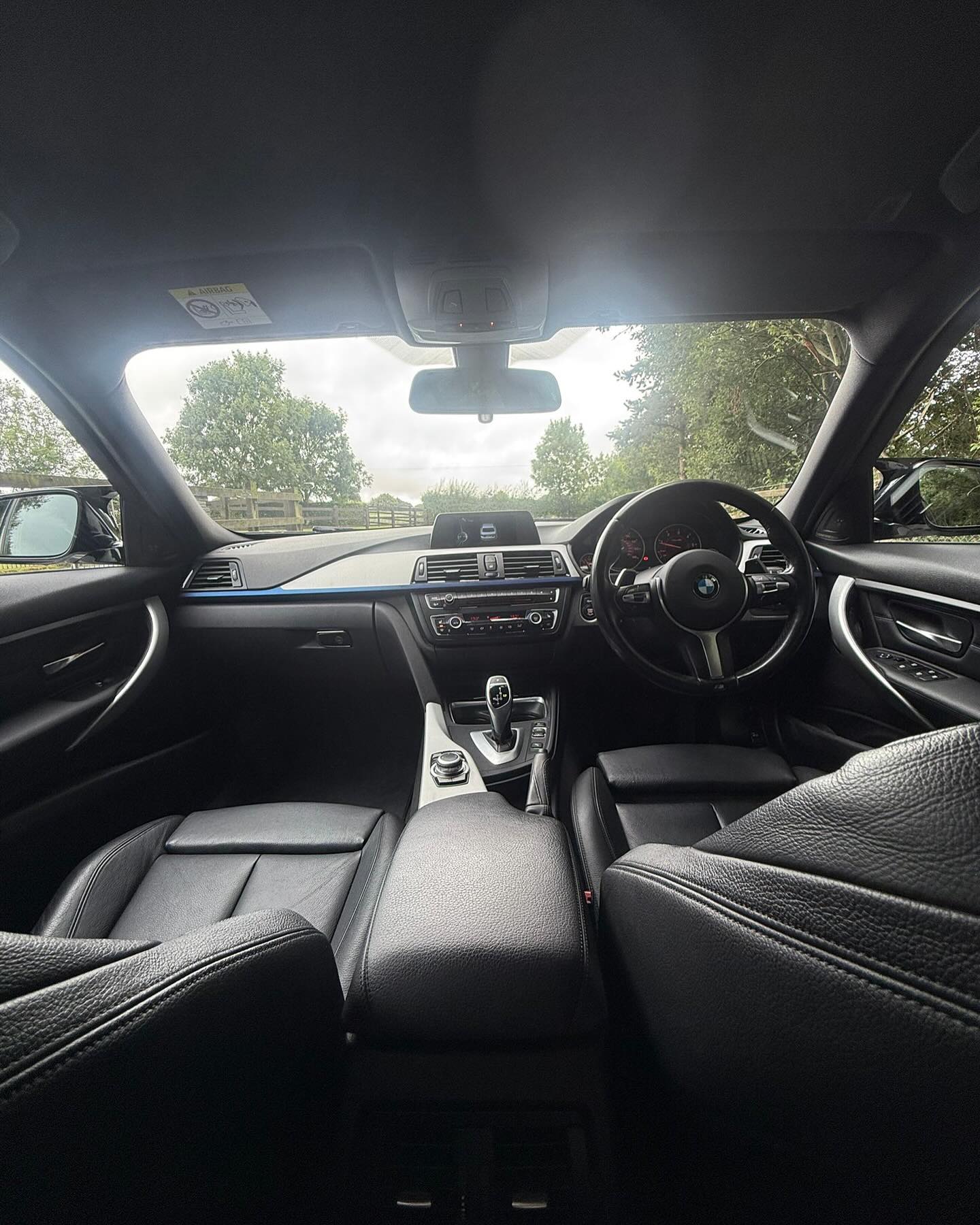 BMW 320d M Sport Shadow Edition Auto gallery image 12