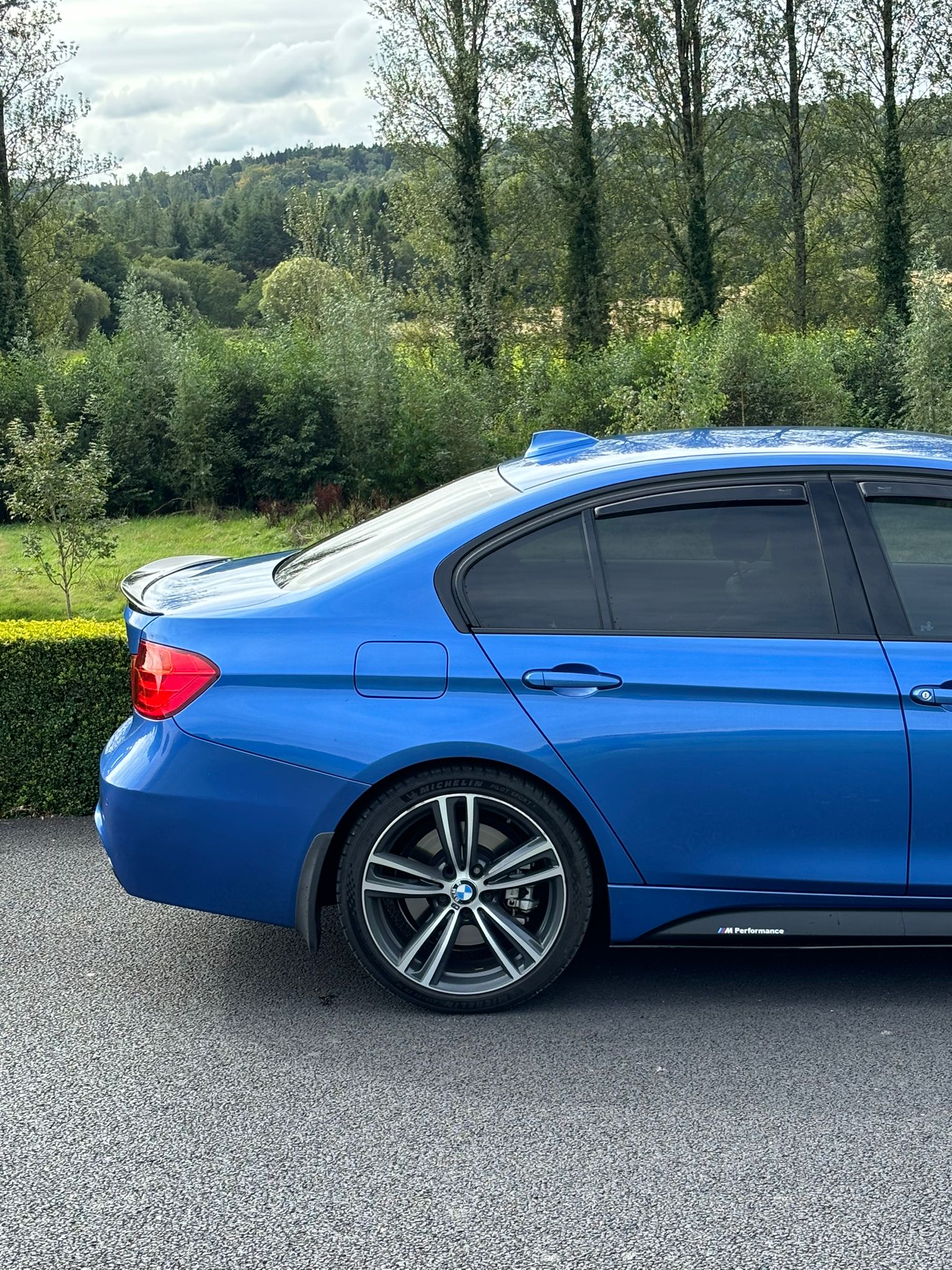 BMW 330d Auto gallery image 9