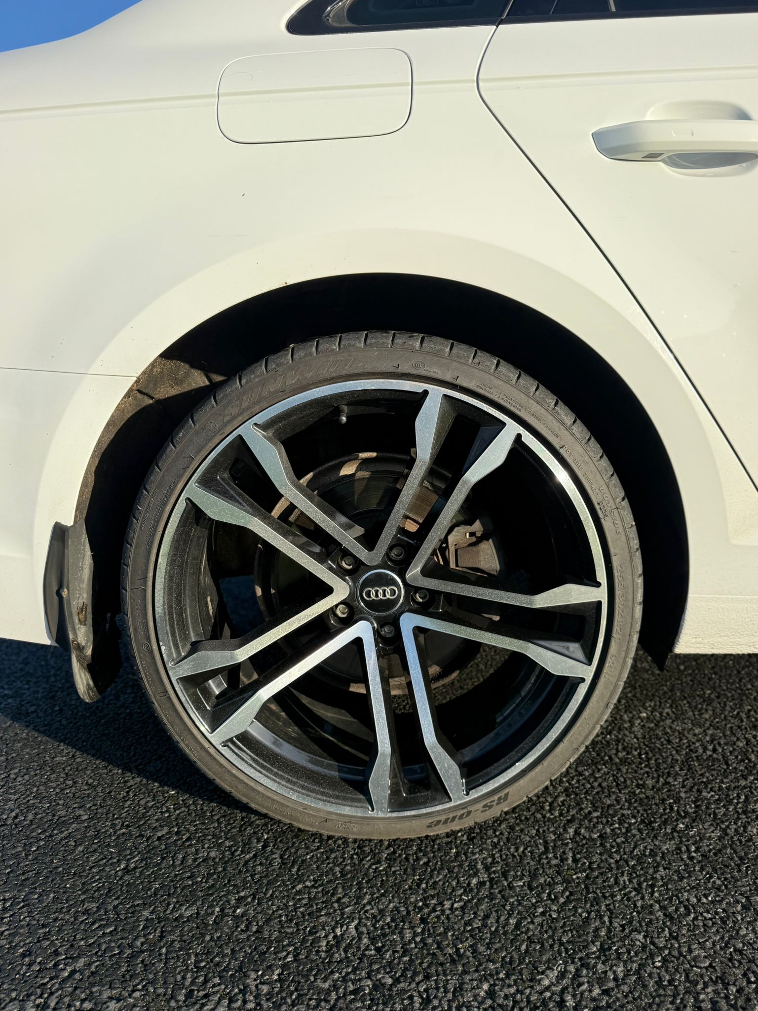 Audi A4 2.0 TDI Auto gallery image 9