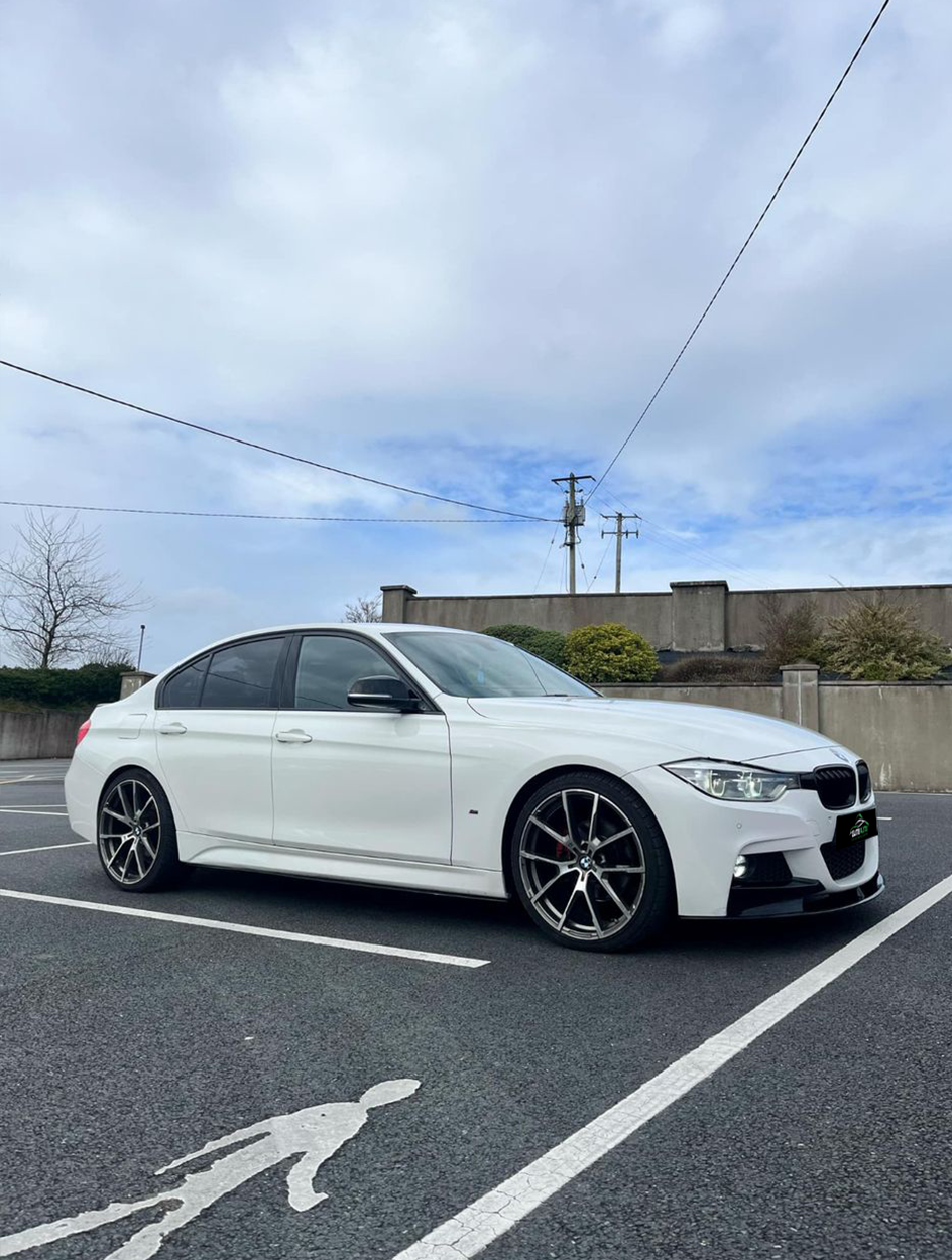 BMW 330e gallery image 3