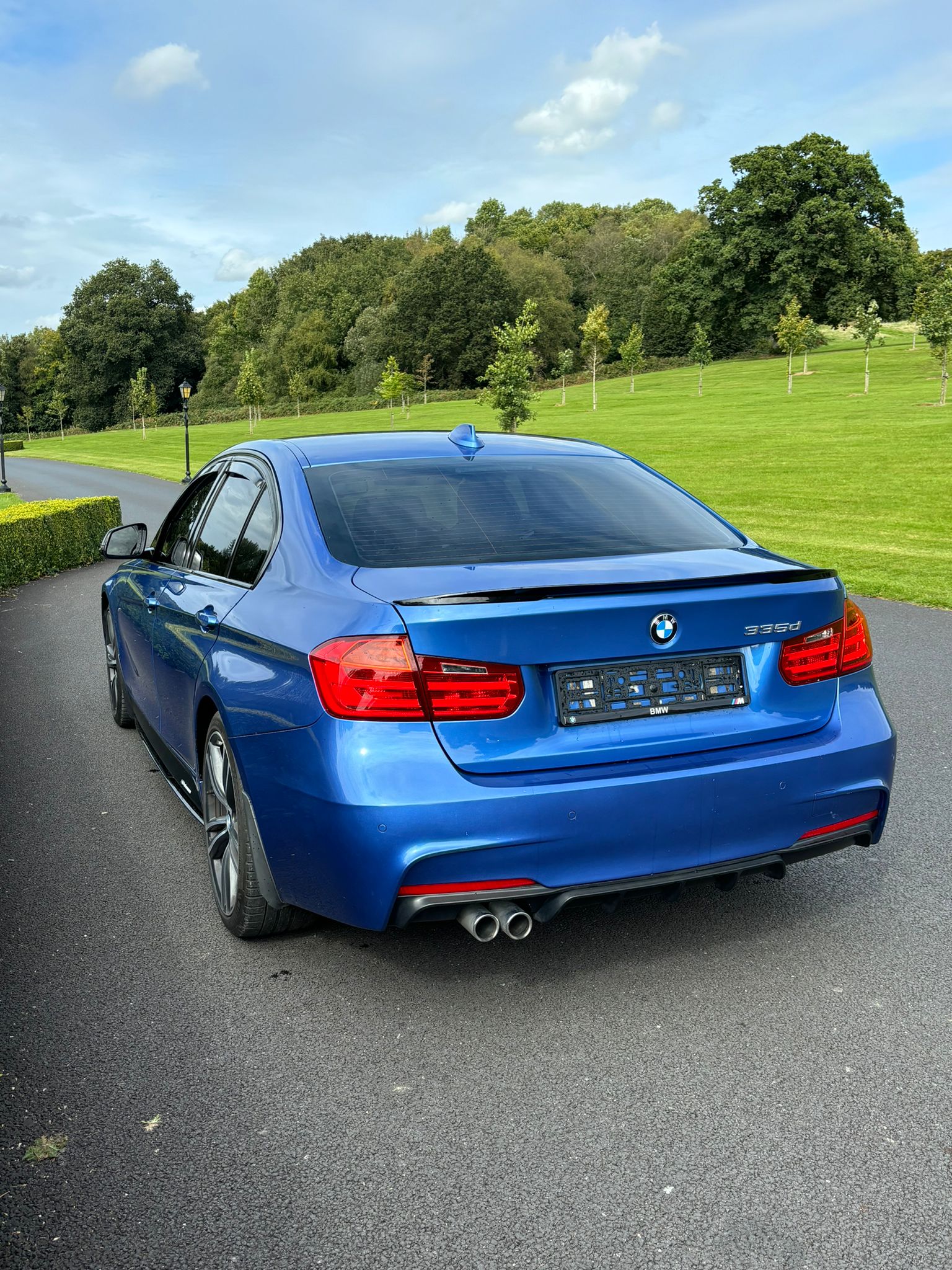 BMW 330d Auto gallery image 3