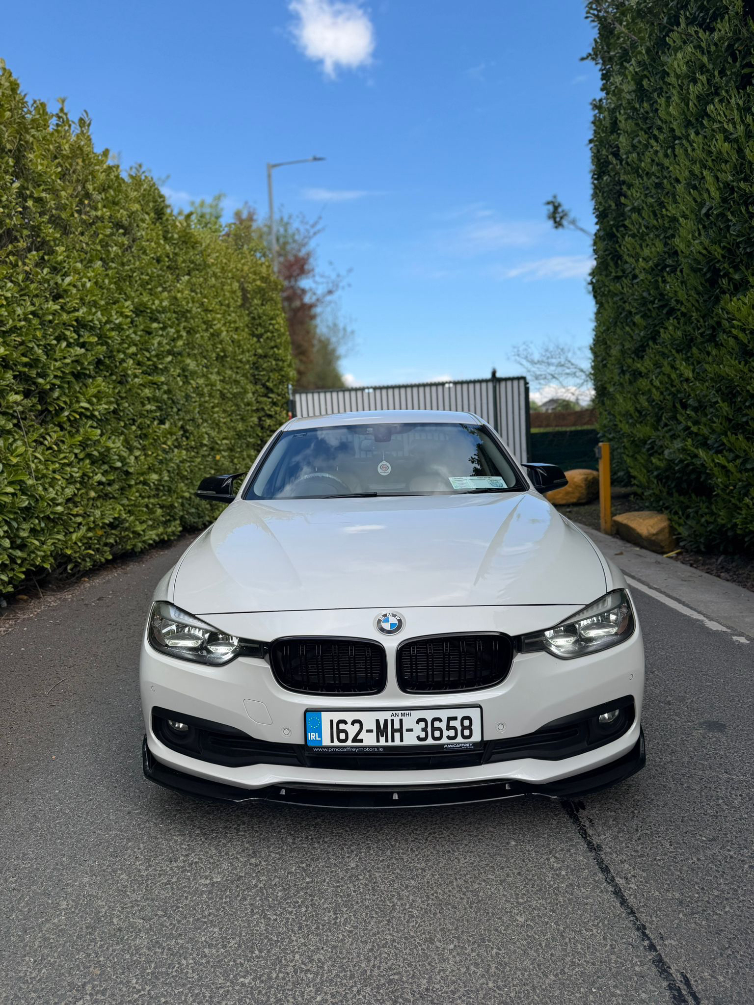 BMW 320d Sport Auto gallery image 2