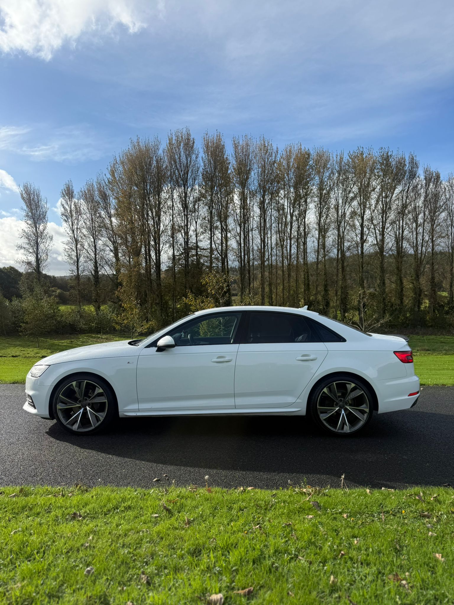 Audi A4 S Line Ultra Auto gallery image 8
