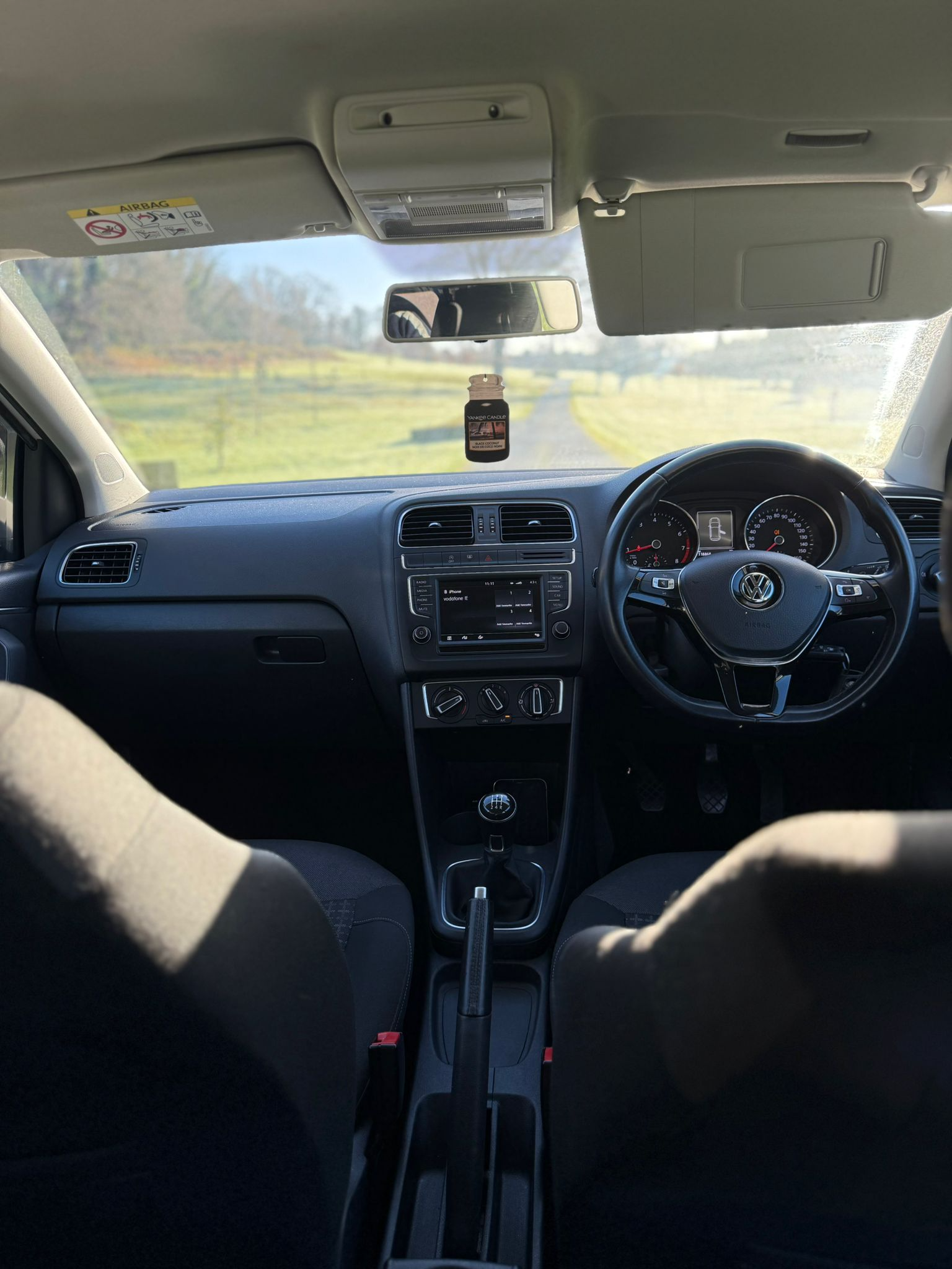 Volkswagen Polo 1.0 Manual gallery image 9