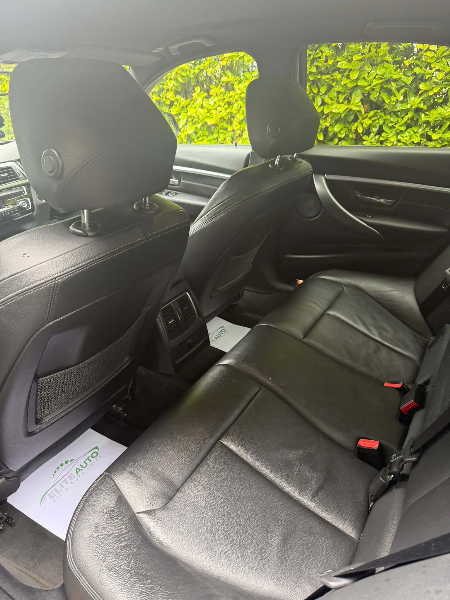 BMW 320d M Sport Shadow Edition Auto gallery image 12