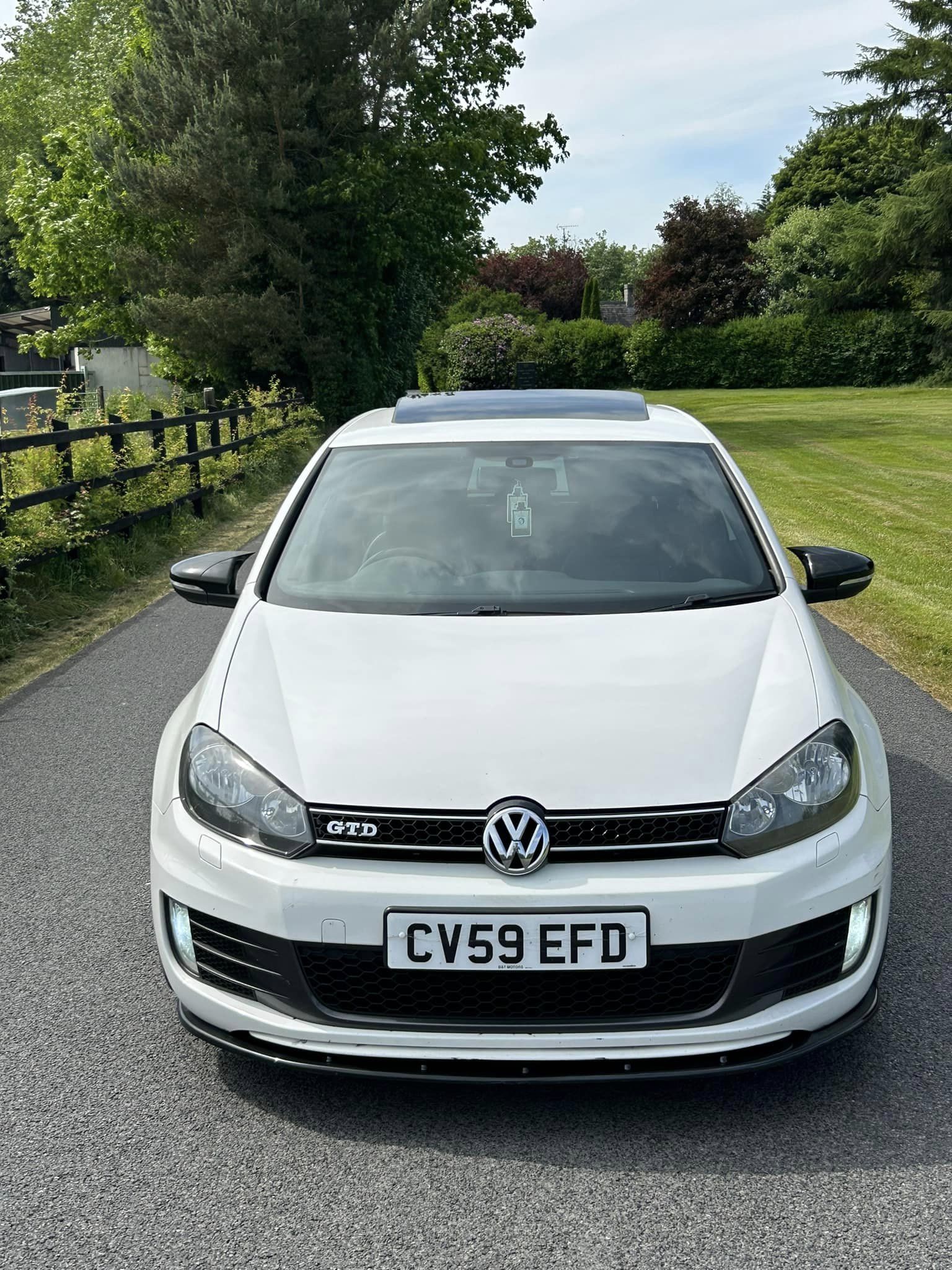 Volkswagen Golf GTD Sunroof gallery image 2