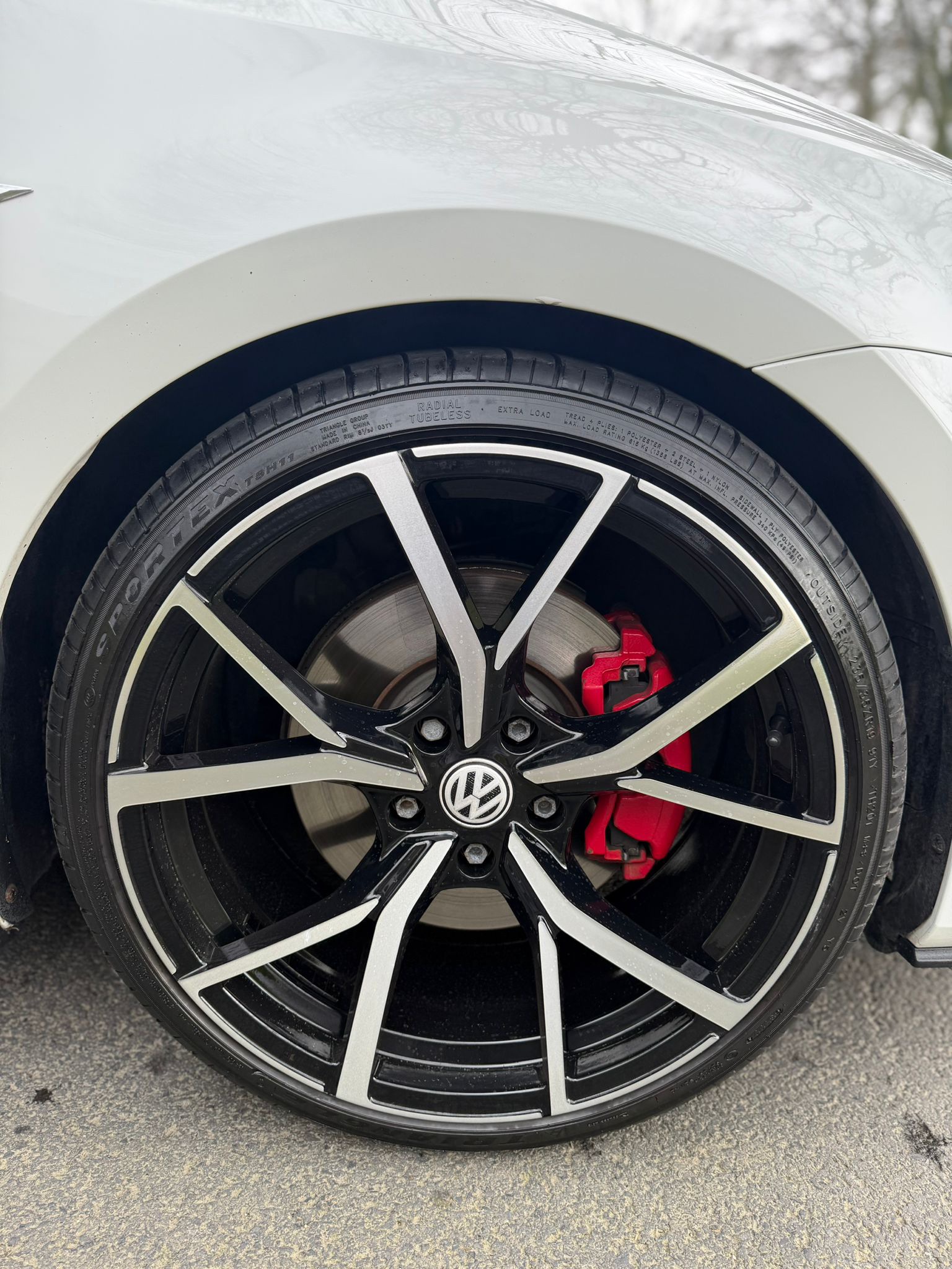 Volkswagen Golf GTI gallery image 12