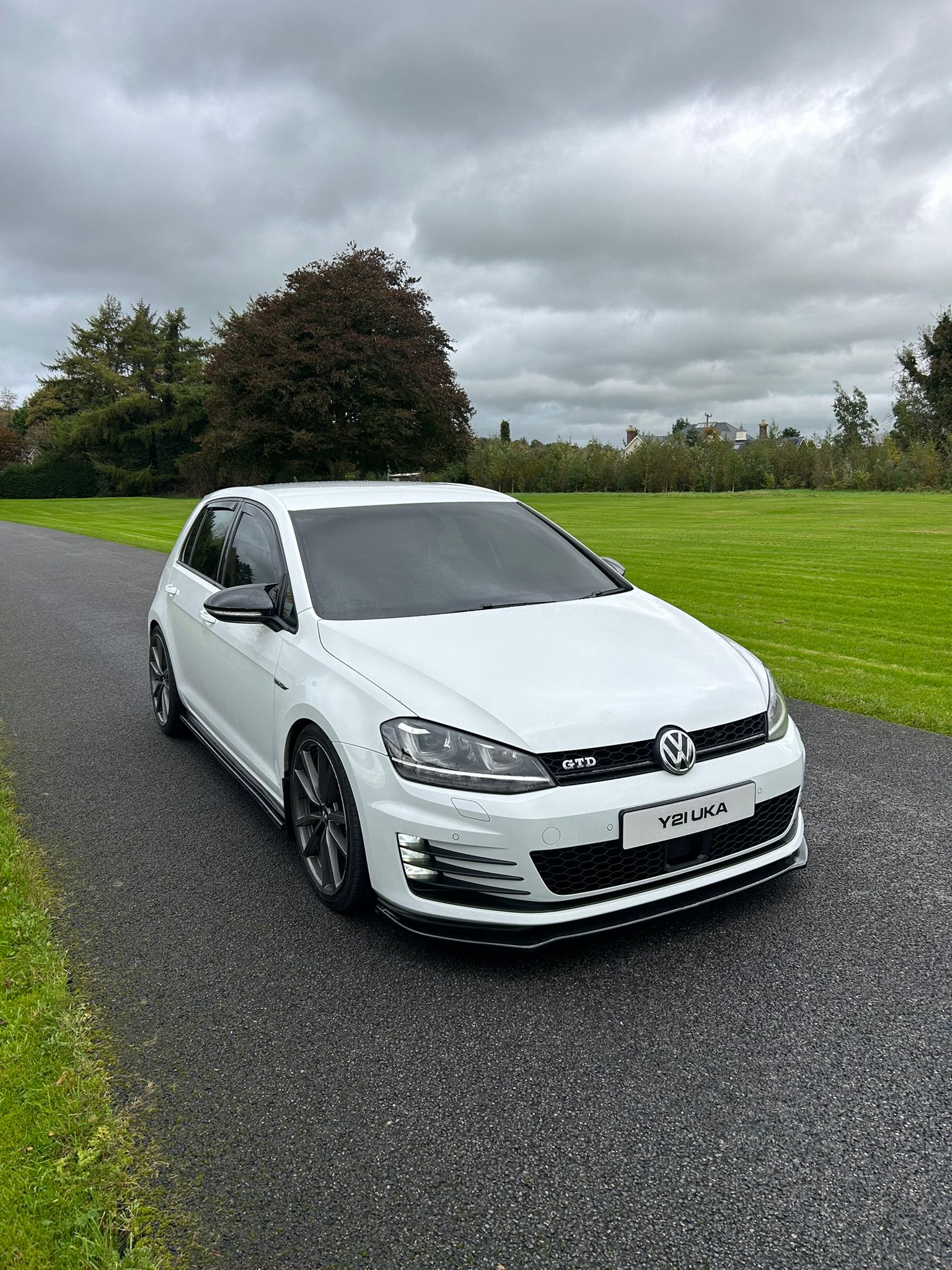 Volkswagen Golf GTD 2.0 TDI gallery image 10