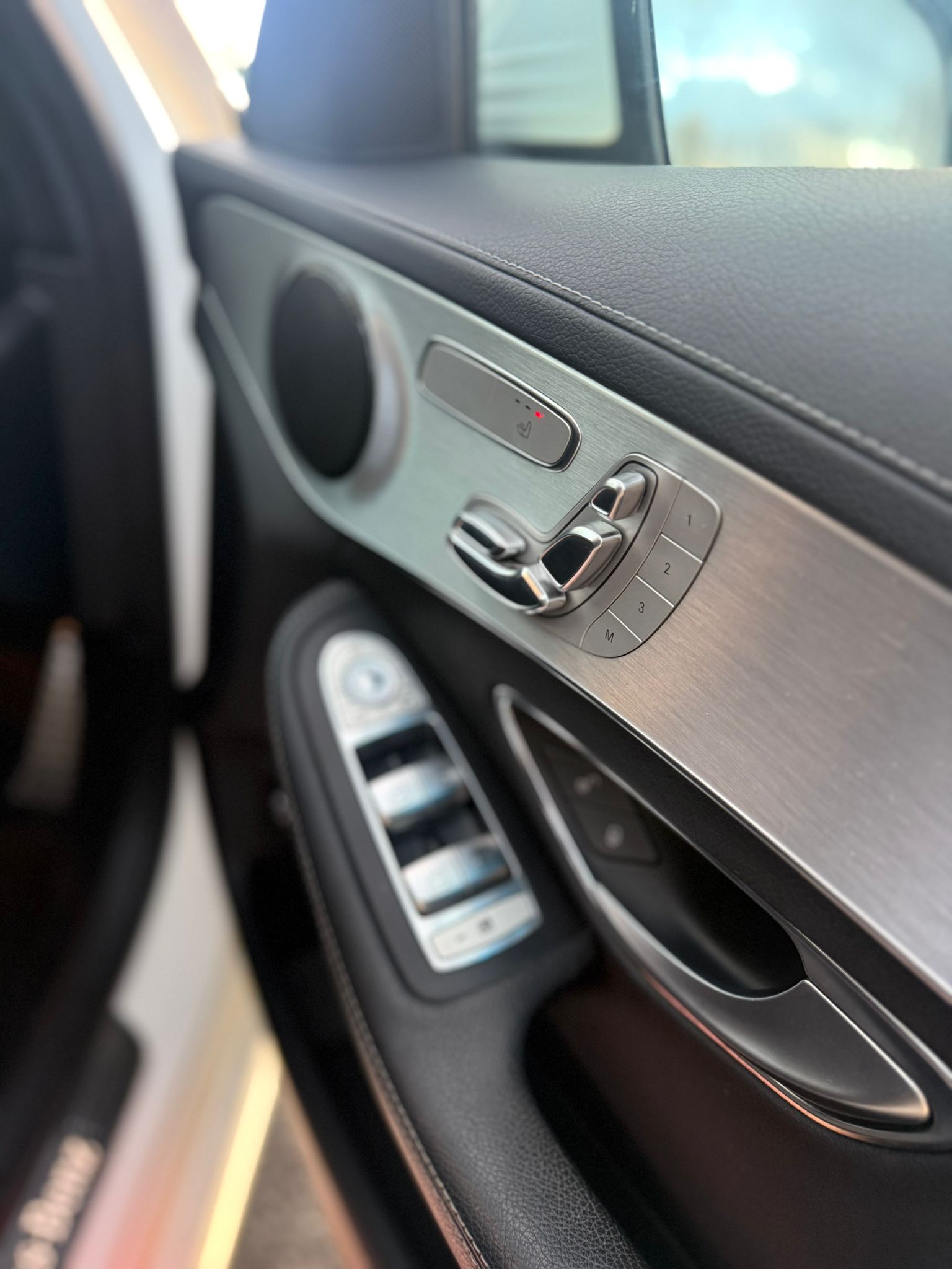 Mercedes-Benz C-Class Auto gallery image 11