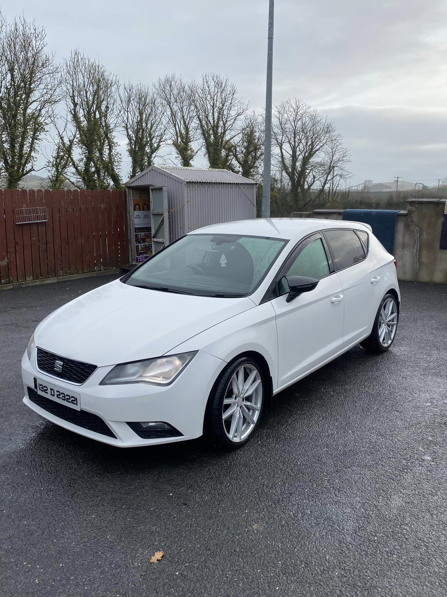 SEAT Leon 1.6 TDI 105BHP gallery image 3